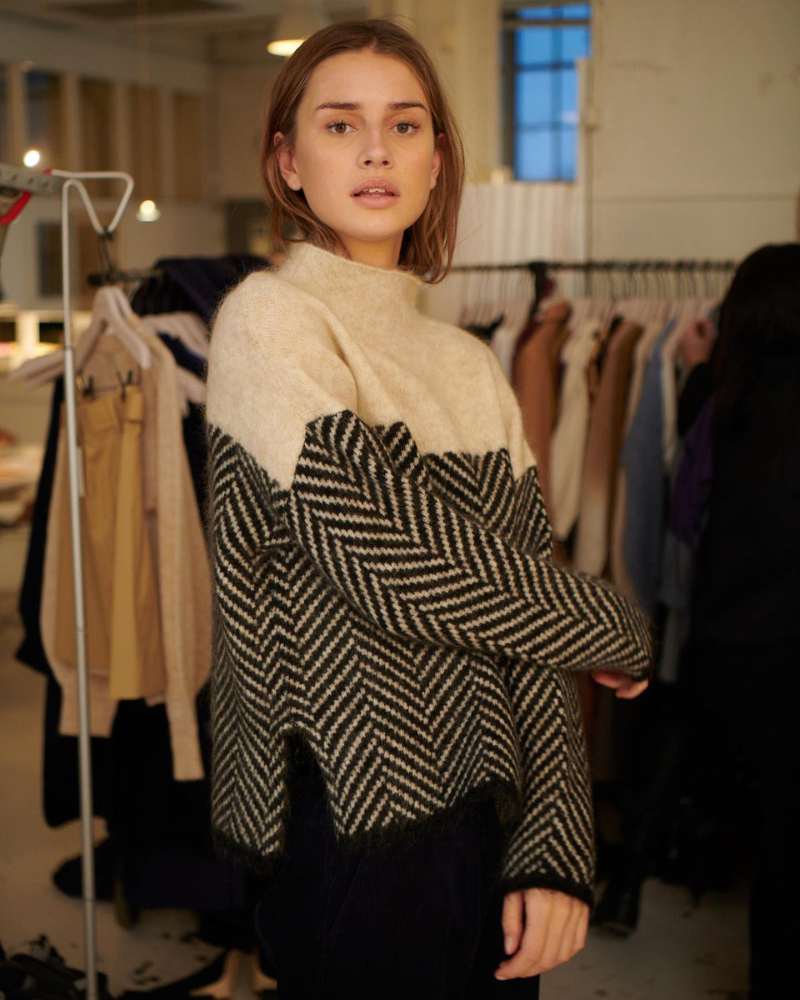 Elandra | Elegant Cotton Turtleneck