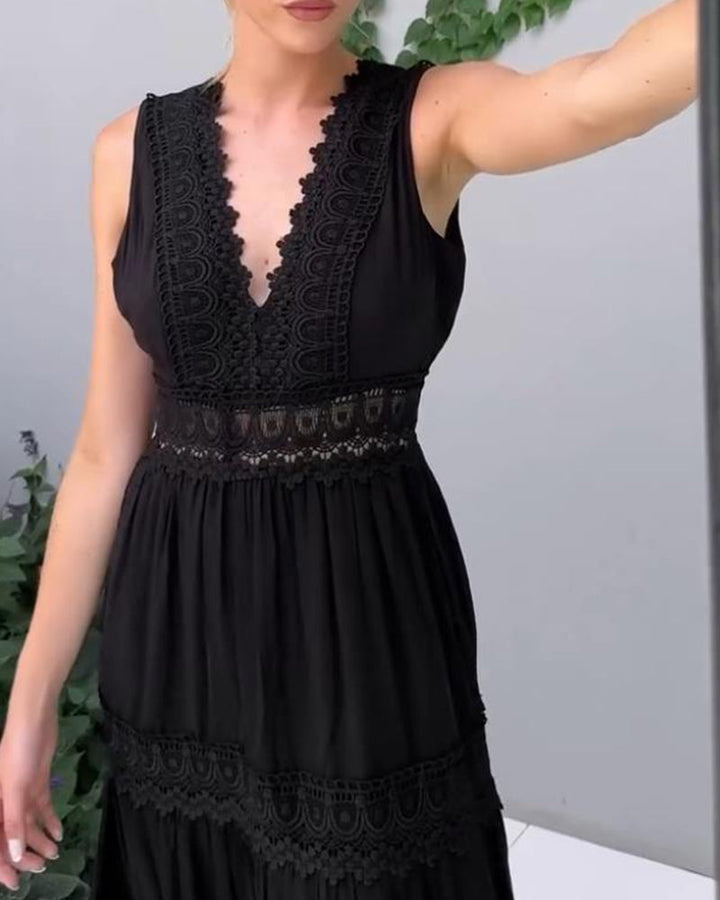 Amvia | Refined Lace V-Neck Dress