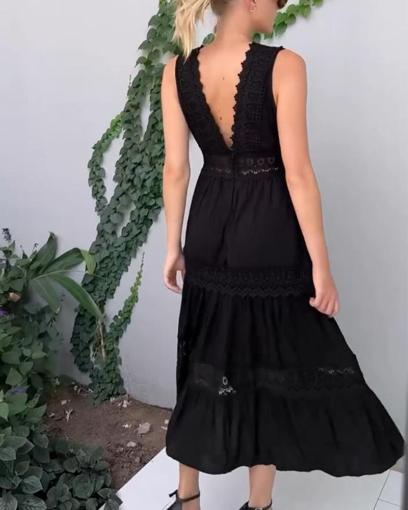 Amvia | Refined Lace V-Neck Dress